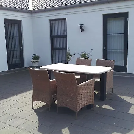 ベッド・アンド・ブレックファスト Bed In *